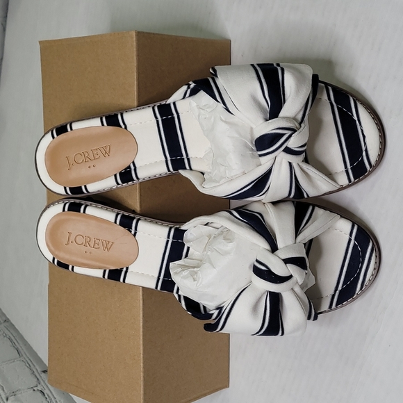 J. Crew Factory Shoes - NWT J. Crew printed knot slide sandals Navy And White